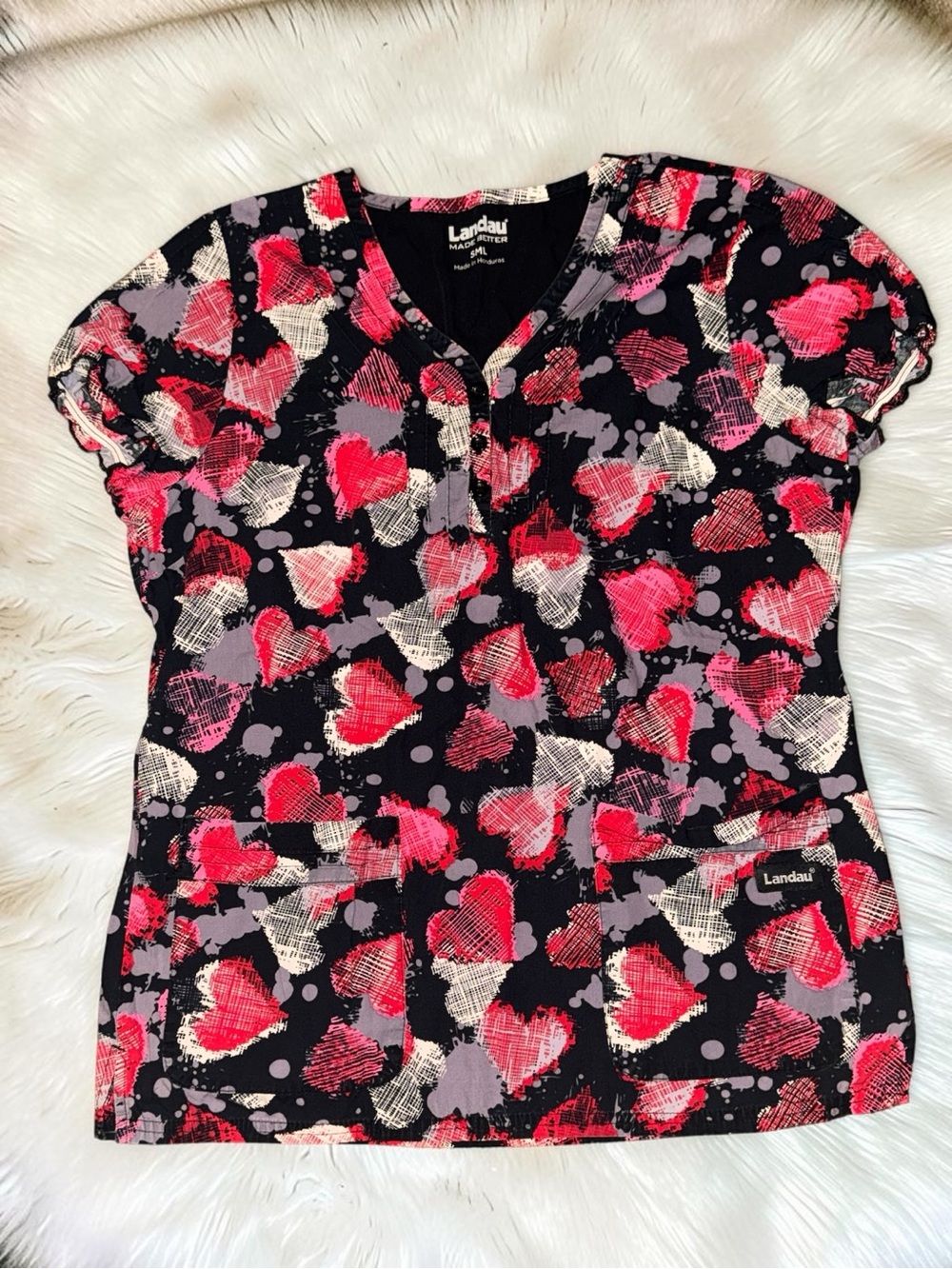 Landau Women’s Black Red Heart-Print V-Neck Medical Scrub Top size Small